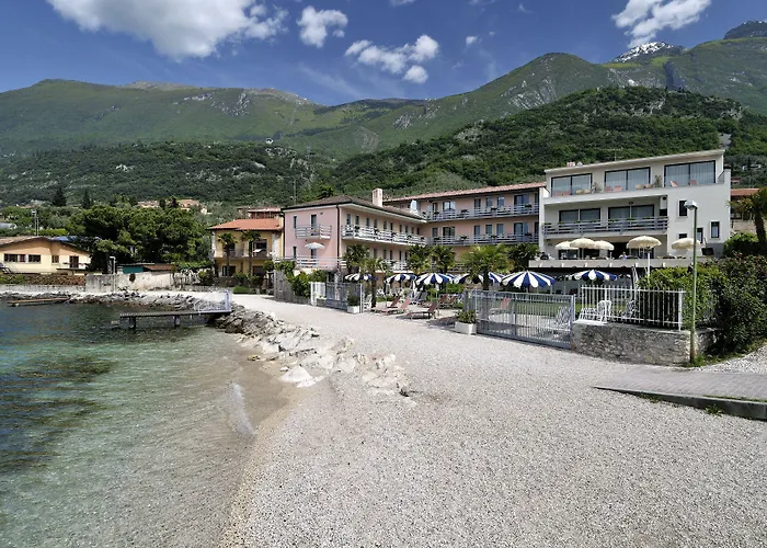 Castello Lake Front 4*