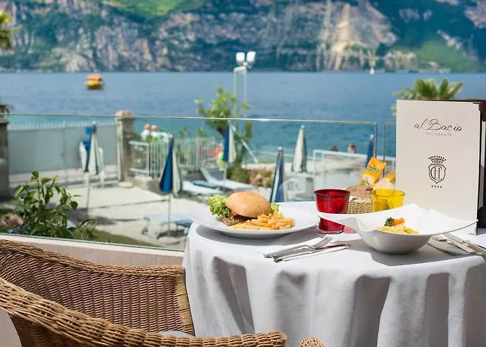 Castello Lake Front Hotel