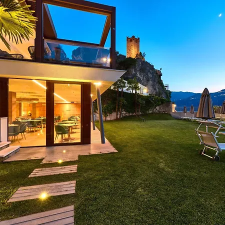 Castello Front 말세진느